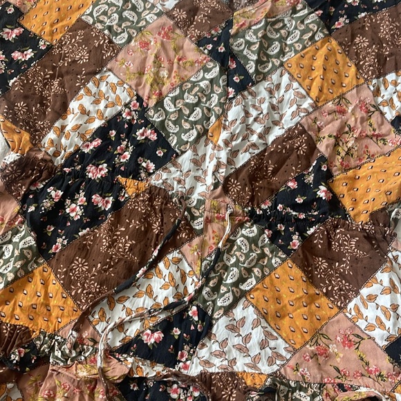 Patchwork romper , short sleeved and shorts - Picture 2 of 6